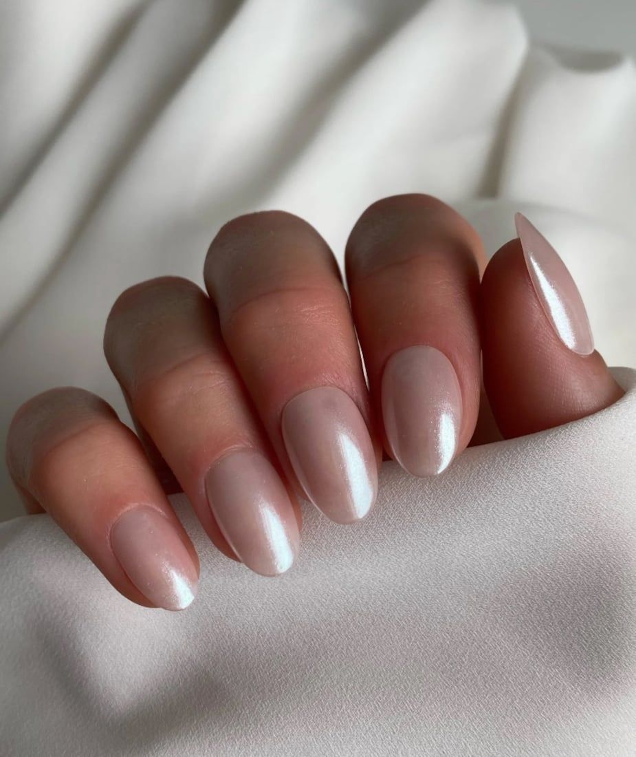 Pearlescent Glossy Medium Ovals Pearlescent Glossy Medium Ovals β Winter Wedding Guest Nails