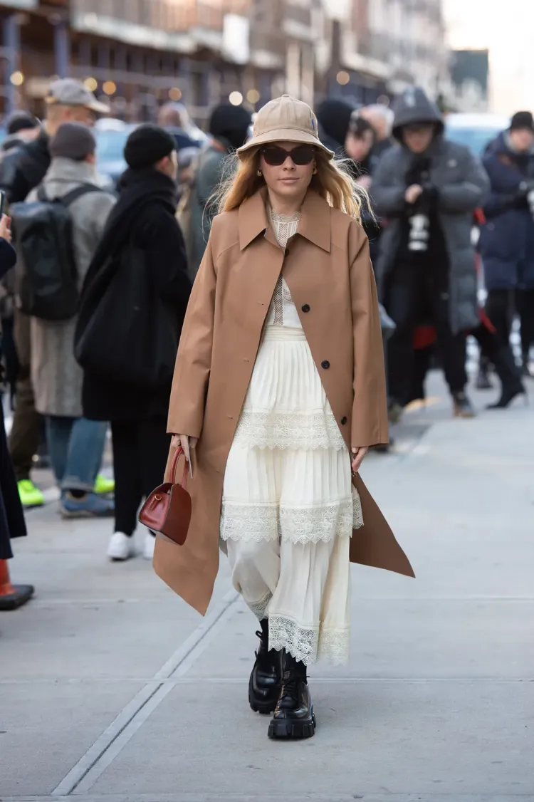 Fashion Forward: Trench Coat, Lace Dress, and Chunky Combat Boots Fashion Forward: Trench Coat, Lace Dress, and Chunky Combat Boots β Combat Boots Outfits