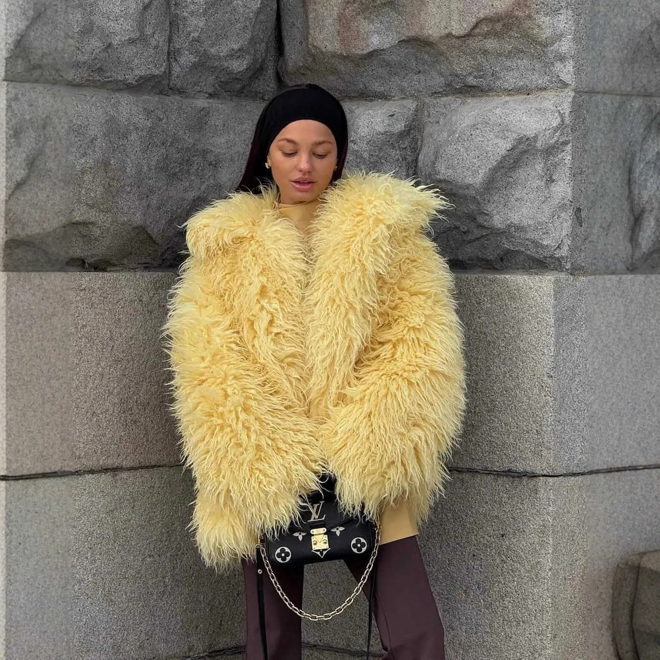 Vibrant Yellow Shaggy Faux Fur Coat for Casual Chic Vibrant Yellow Shaggy Faux Fur Coat for Casual Chic โ Faux Fur Coat Outfits