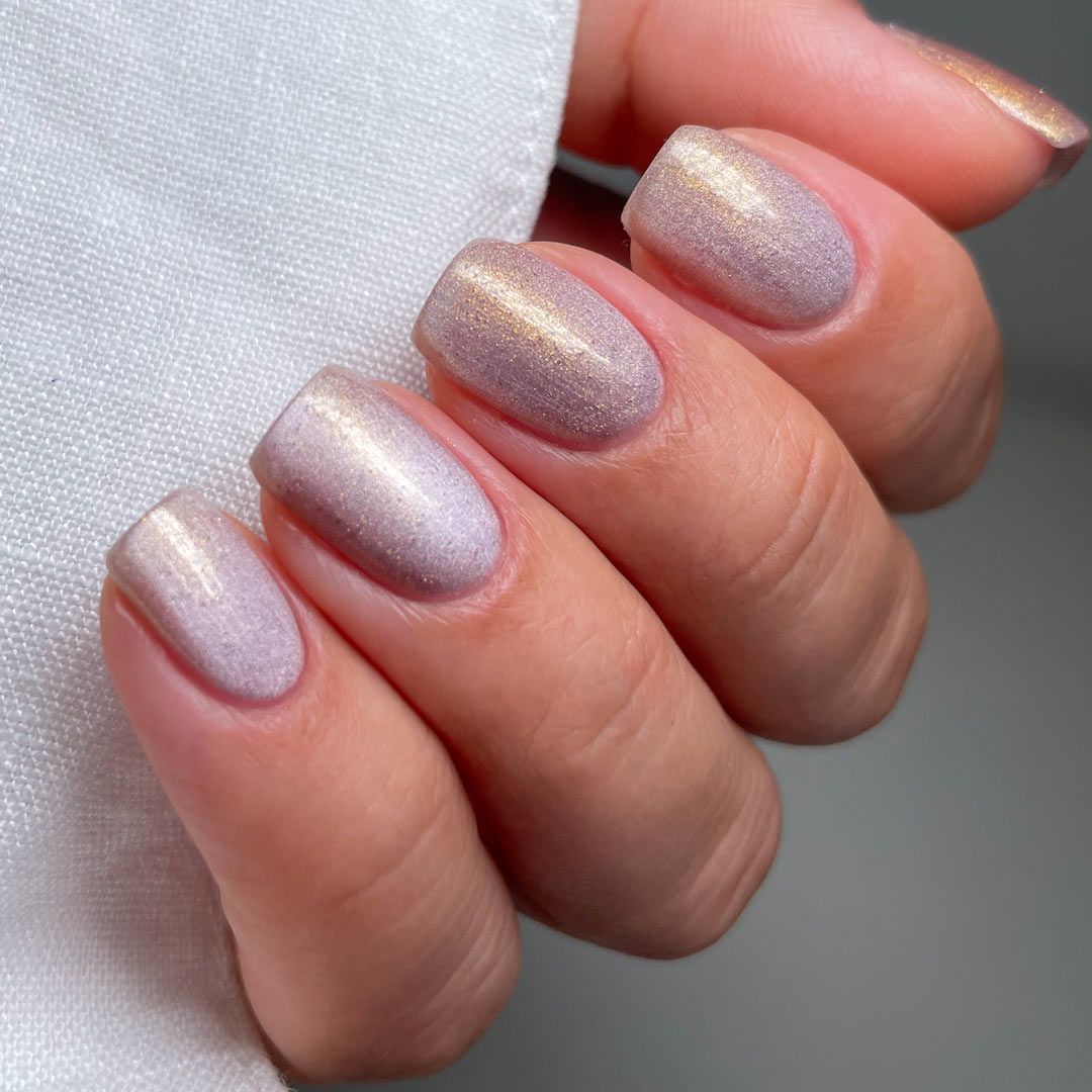 None Visual Idea None Visual Idea โ Winter Cat Eye Nails