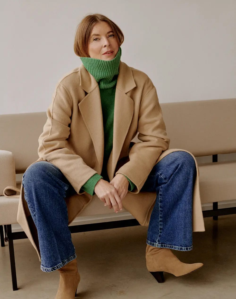 Blue Straight-Leg Jeans with a Camel Coat and Green Turtleneck Blue Straight-Leg Jeans with a Camel Coat and Green Turtleneck β Winter Outfits with Jeans
