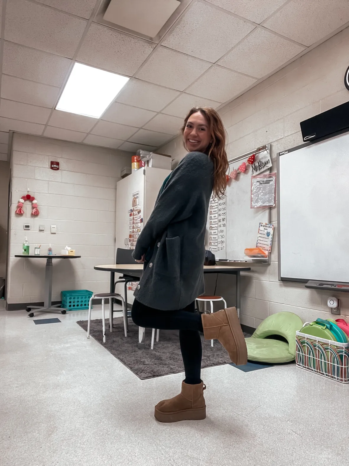 Oversized Cardigan with Fitted Knit and Boots Oversized Cardigan with Fitted Knit and Boots β Winter Teacher Outfits