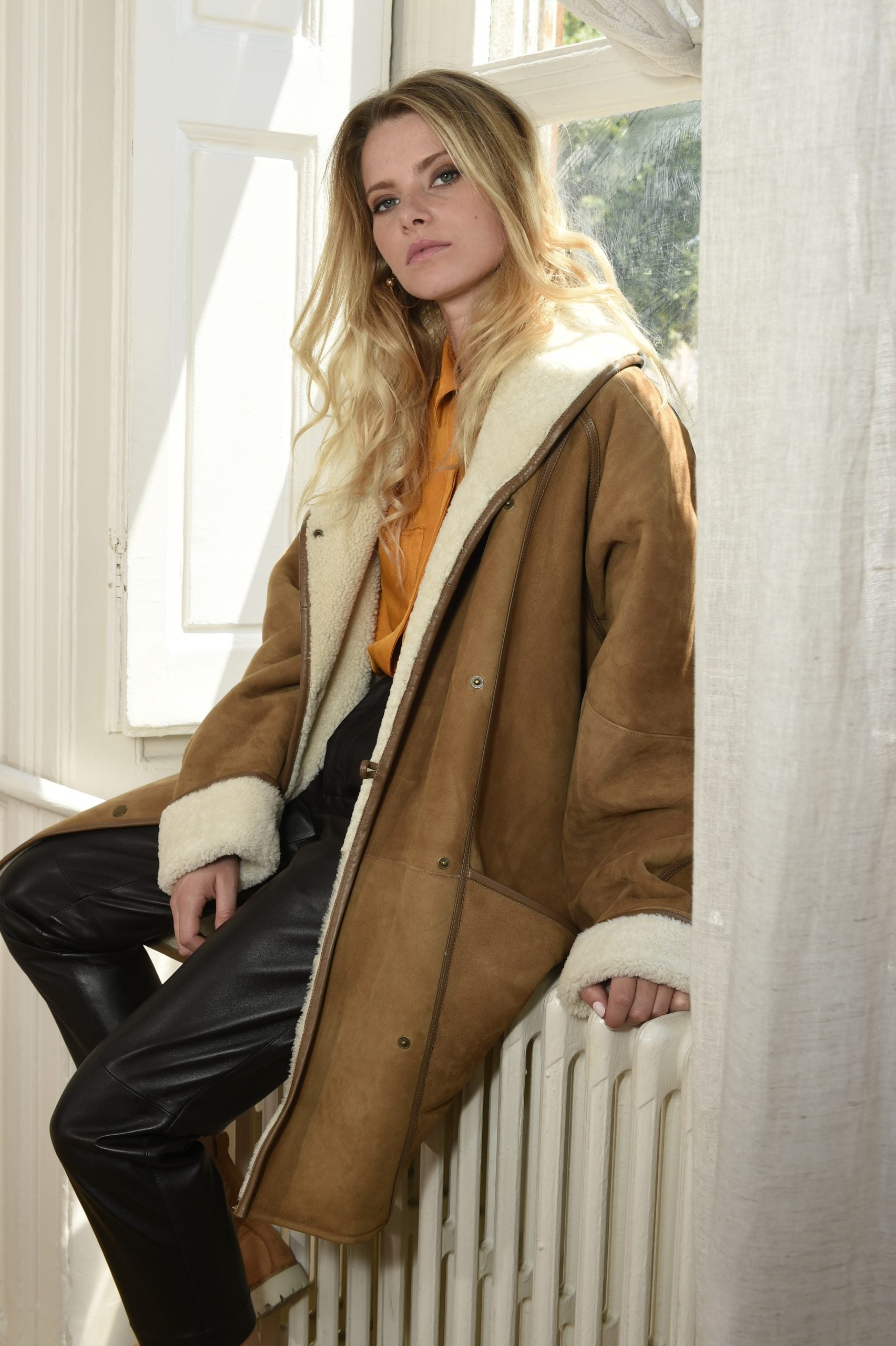 Long Brown Shearling Coat with Orange Shirt and White Sneakers Long Brown Shearling Coat with Orange Shirt and White Sneakers โ Shearling Coat Outfits