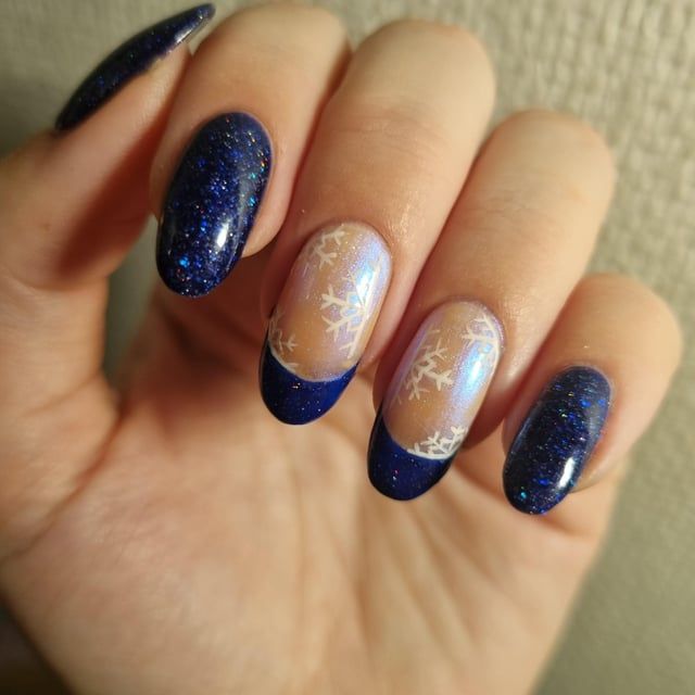 Glossy Glitter Density On Accent Nails Visual Idea Glossy Glitter Density On Accent Nails Visual Idea β Winter Acrylic Nails