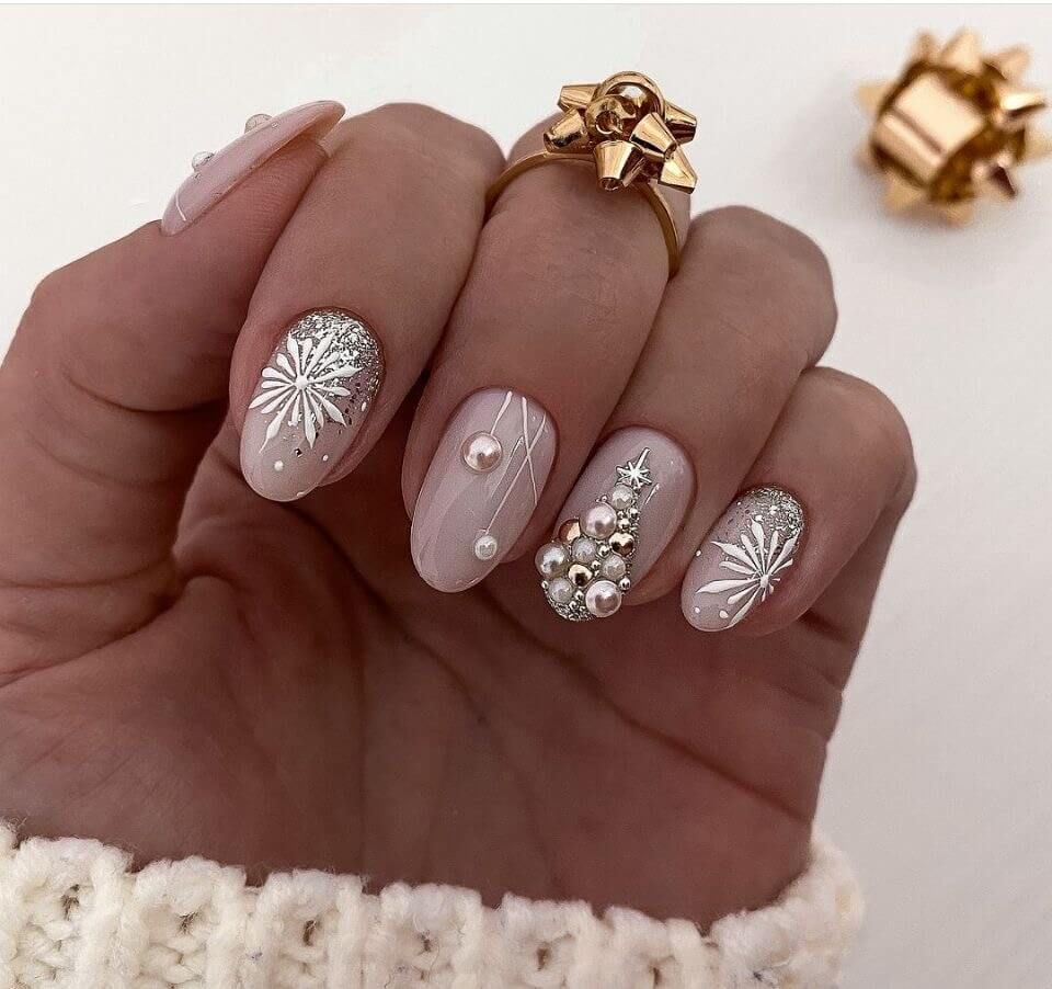 Visual Idea Visual Idea β Winter Date Night Nails