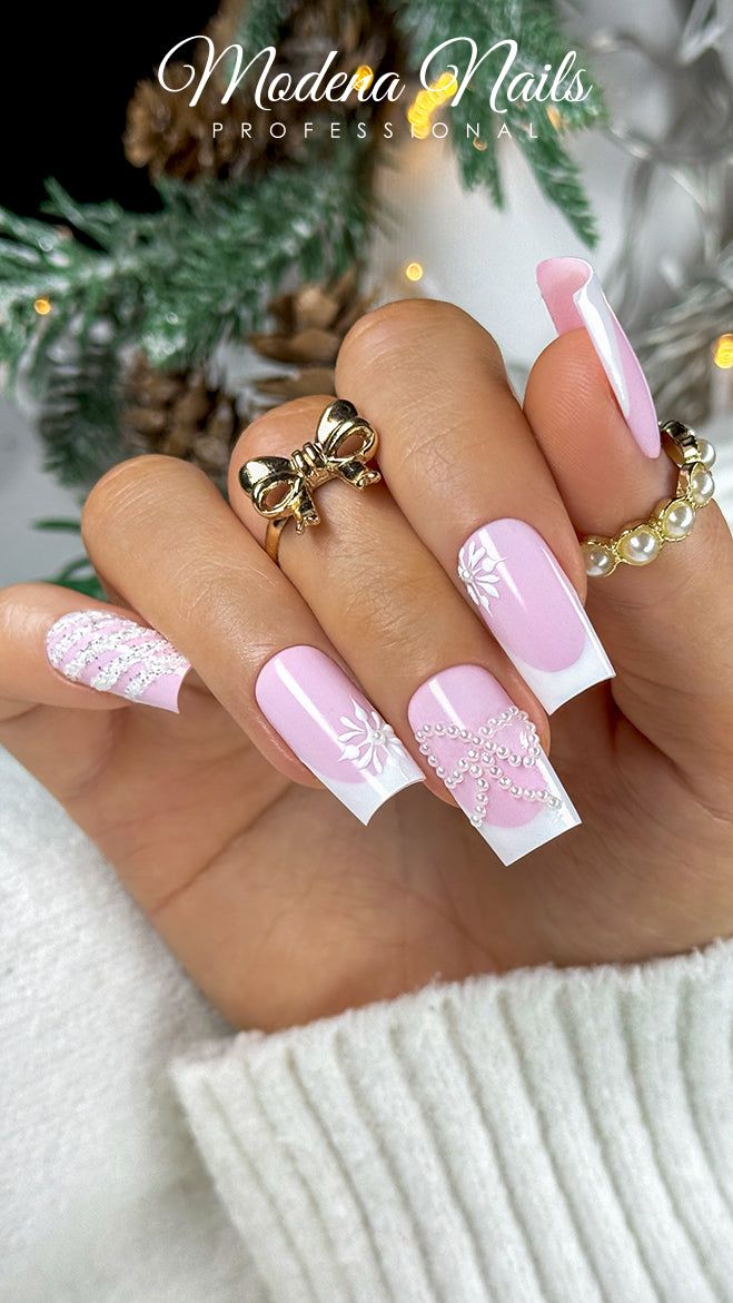 Winter Visual Idea Winter Visual Idea β Winter Rhinestone Nails