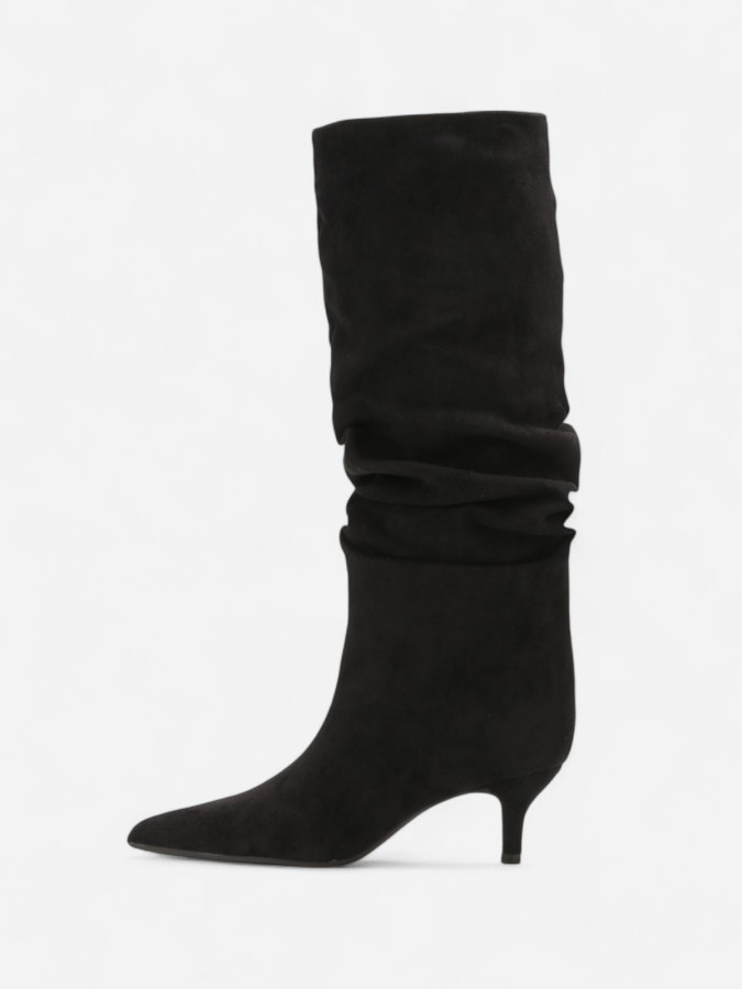Evening Style: Black Slouchy Boots with Kitten Heels Evening Style: Black Slouchy Boots with Kitten Heels β Slouchy Boots Outfits