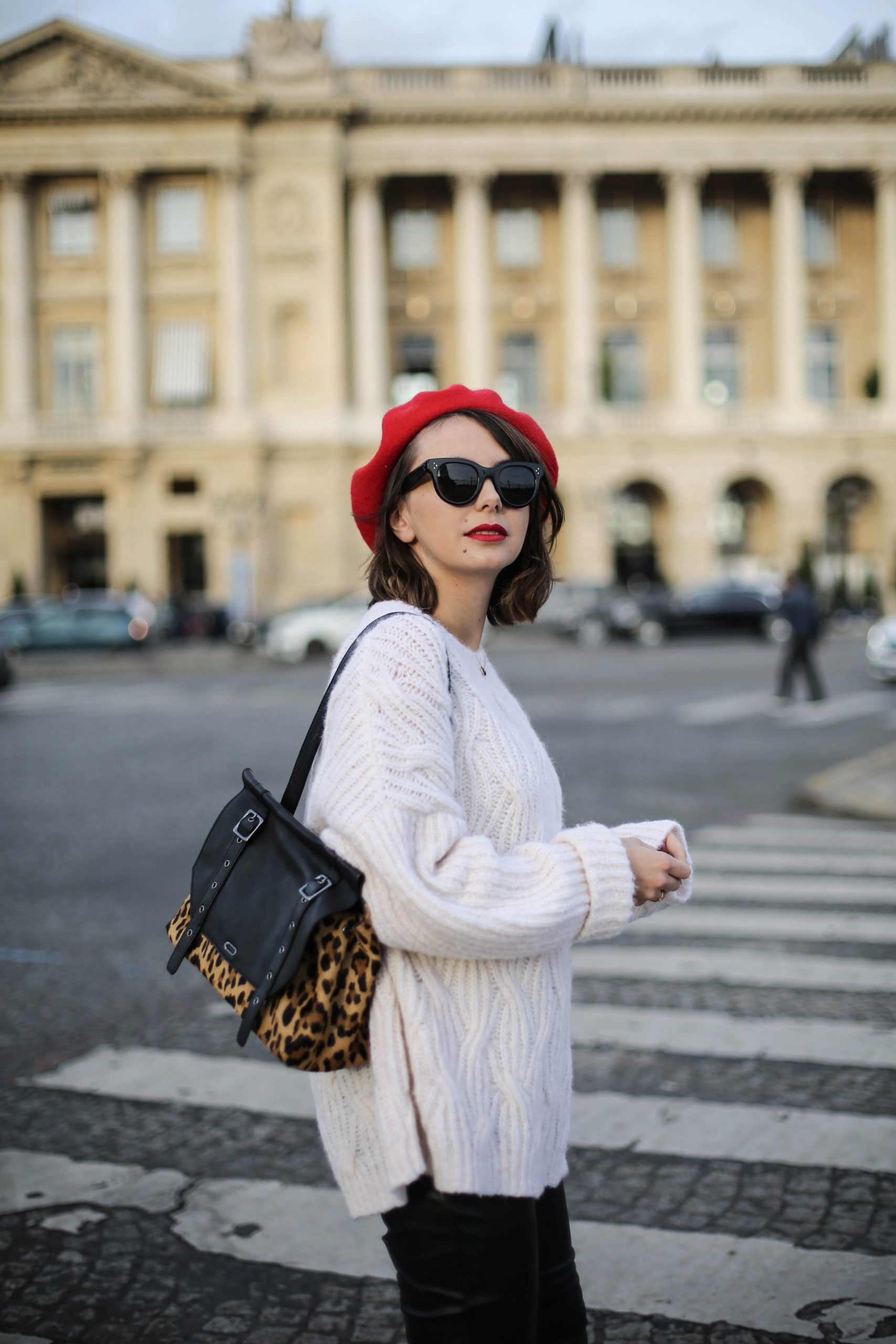 Casual Red Beret Paired with an Oversized Cream Knit and Leopard Accents Casual Red Beret Paired with an Oversized Cream Knit and Leopard Accents β Beret Outfits