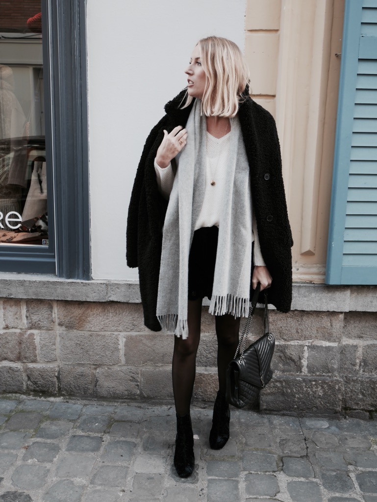 Cozy Teddy Coat with Mini Skirt for Winter Nights Cozy Teddy Coat with Mini Skirt for Winter Nights β Winter Going Out Outfits