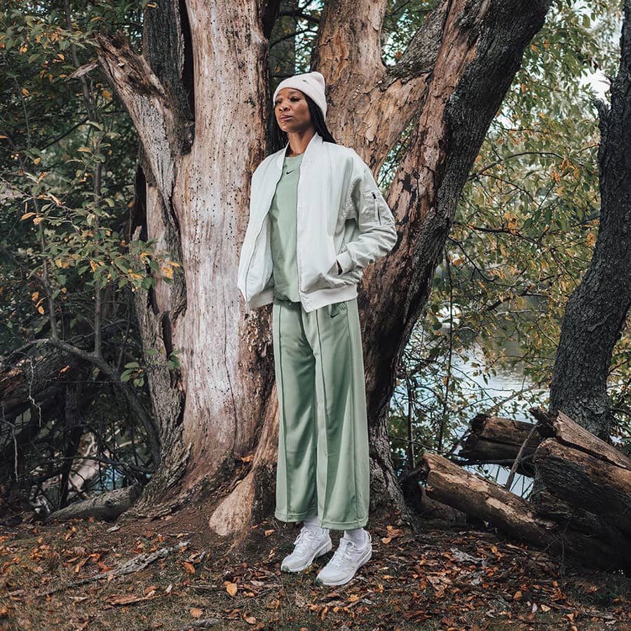 Sporty Track Pants and Bomber Jacket for Athleisure College Vibes Sporty Track Pants and Bomber Jacket for Athleisure College Vibes β Winter College Outfits
