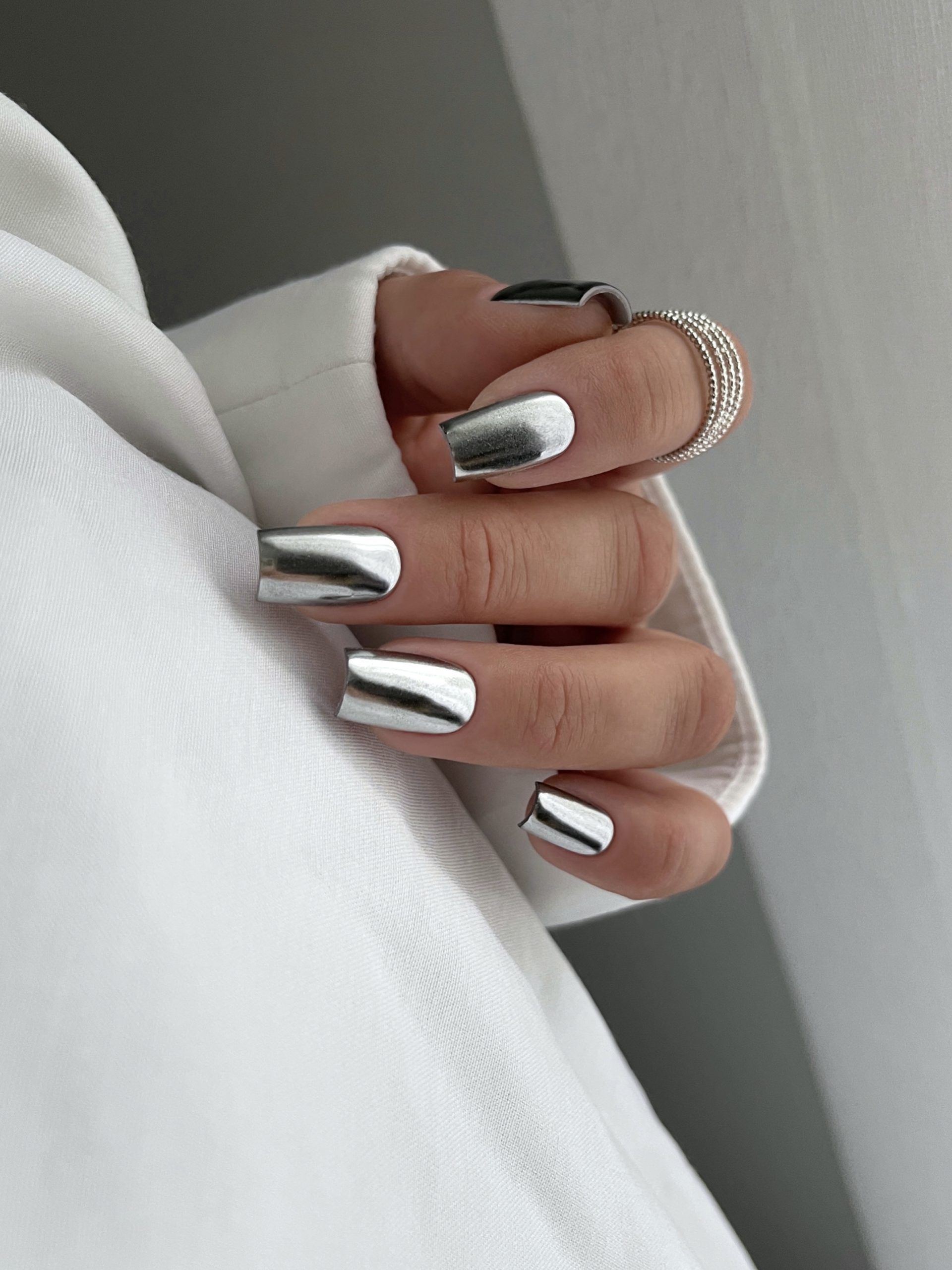 Chrome Nails : comment obtenir l'effet chrome avec de la poudre pour ongles ? ○ Semilac