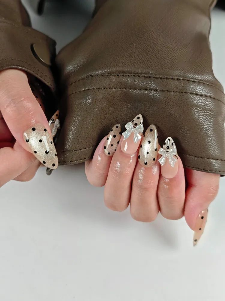 Visual Idea β Clear 3D Bows Visual Idea β Clear 3D Bows β Winter Champagne Nails