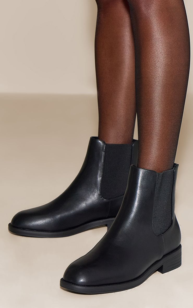 Minimalist Base: Chelsea Boots with Sheer Tights Minimalist Base: Chelsea Boots with Sheer Tights β Chelsea Boots Outfits