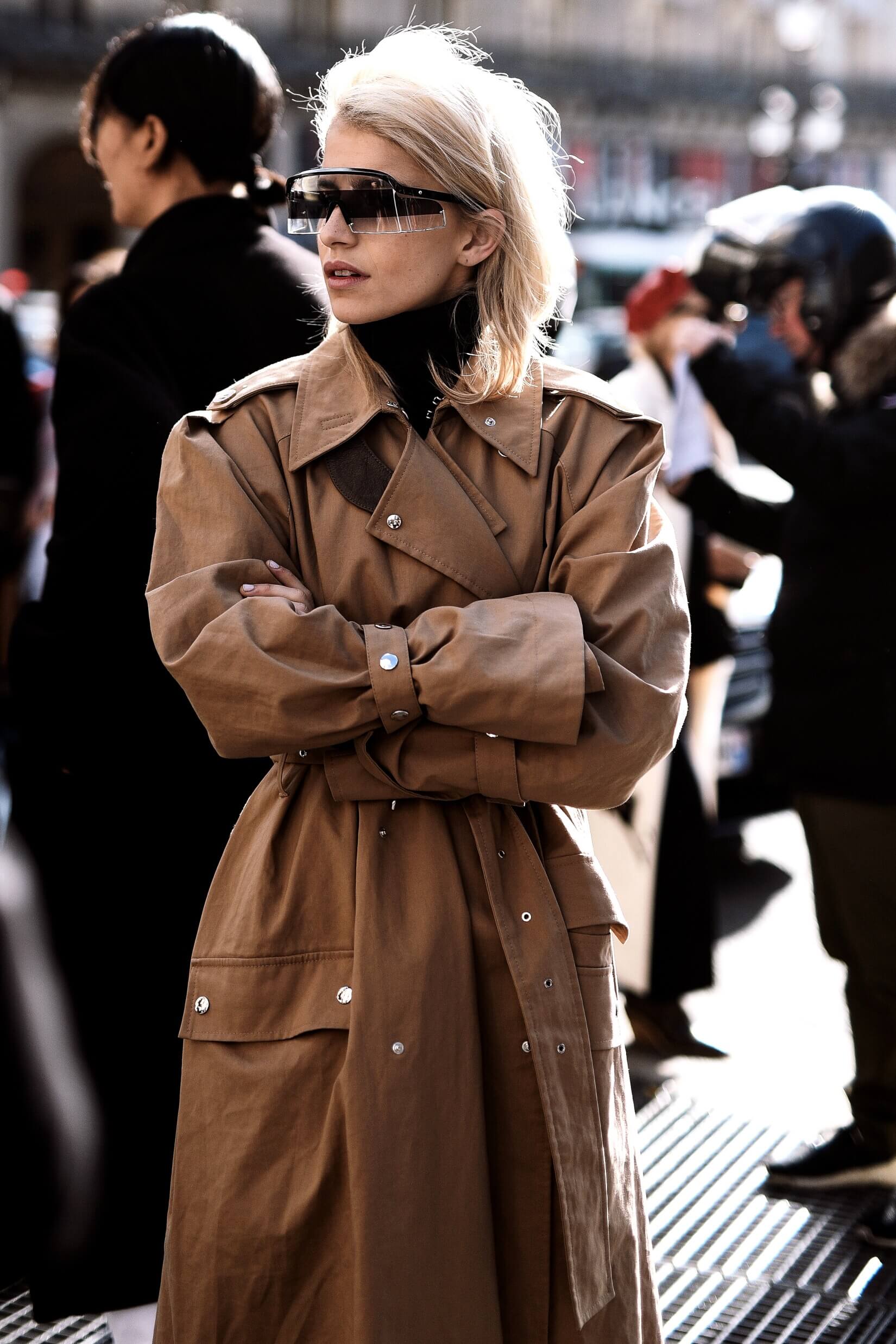 Tan Trench Coat with Futuristic Sunglasses Tan Trench Coat with Futuristic Sunglasses β Long Coat Outfits