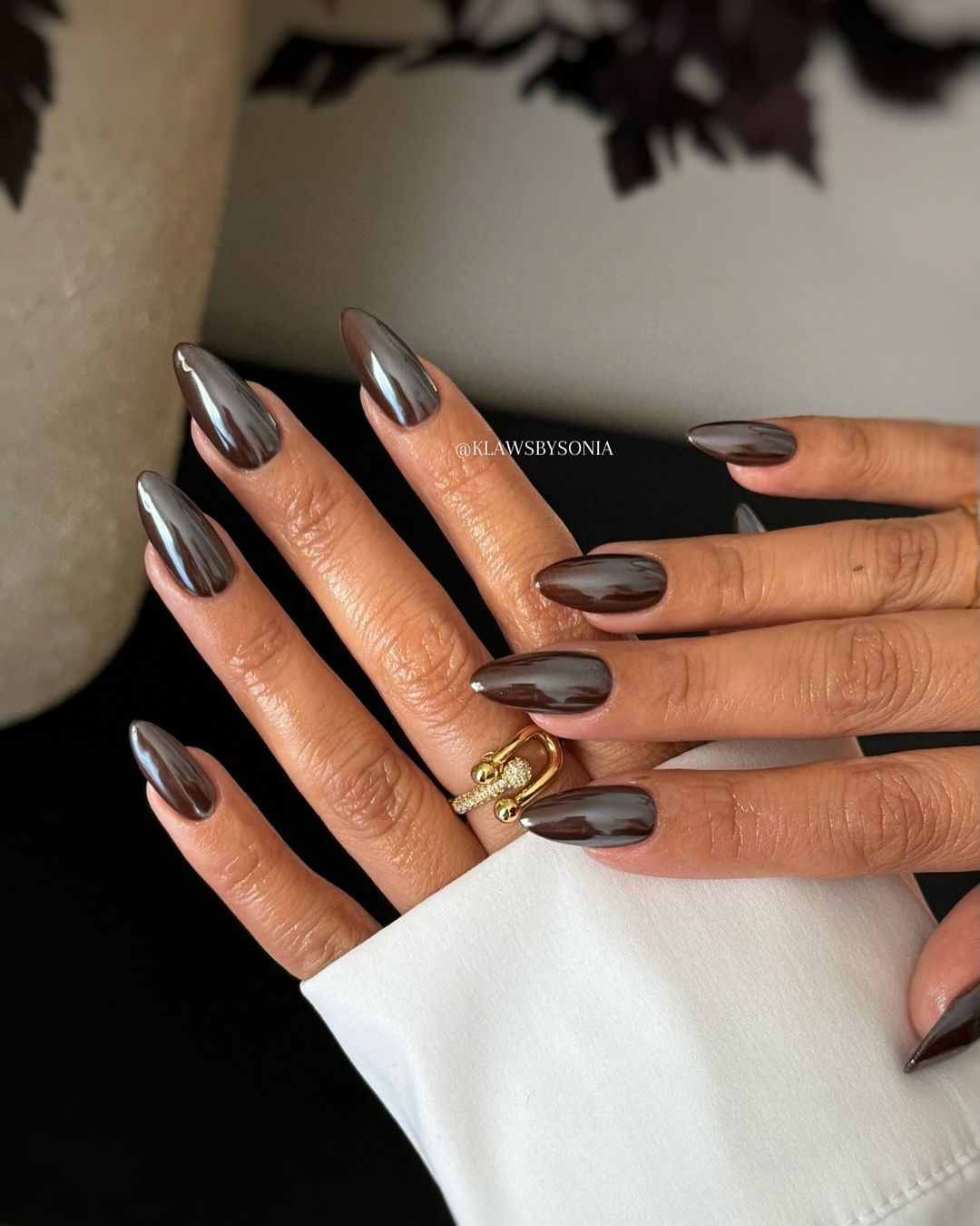 Pale Silver Chrome Medium Almond Nails Pale Silver Chrome Medium Almond Nails โ Winter Chrome Nails