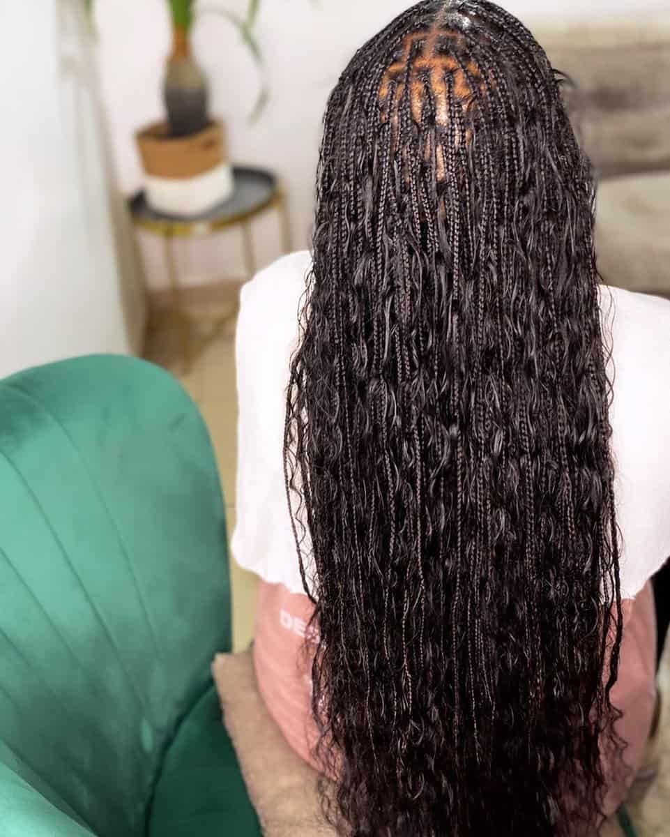 No Bangs Mid-Back Black Wavy Braids No Bangs Mid-Back Black Wavy Braids β Winter Knotless Braids