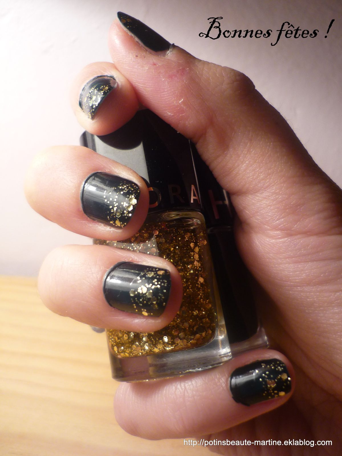 Gold Glitter Scattered On Dark Base Visual Idea Gold Glitter Scattered On Dark Base Visual Idea β Winter Party Nails