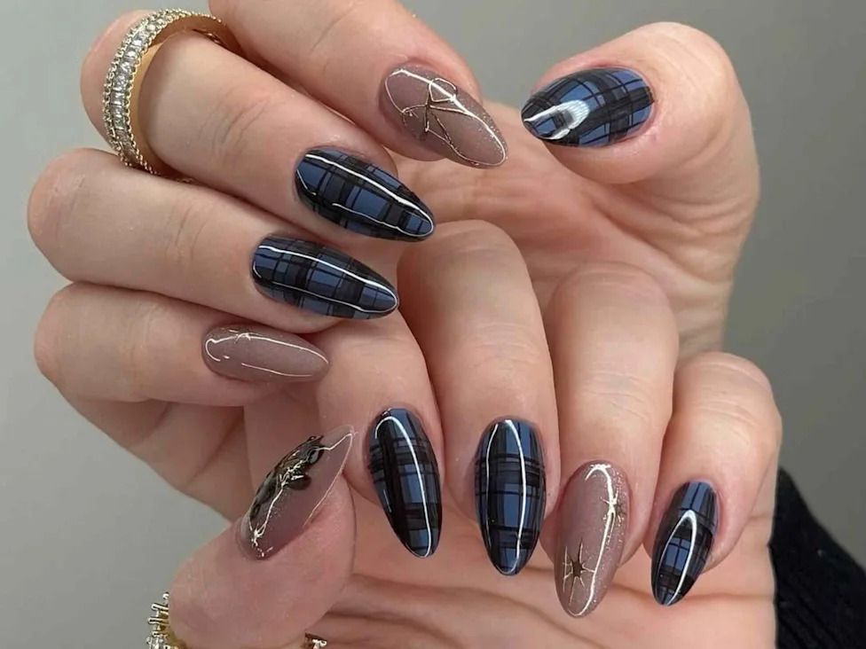 Blue Black Plaid Abstract Gold Blue Black Plaid Abstract Gold β Winter Plaid Nails