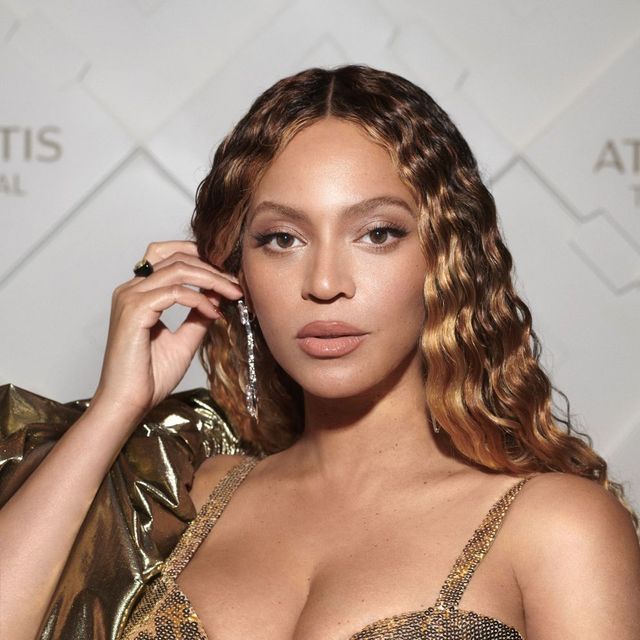 Honey Blonde with Caramel Highlights Honey Blonde with Caramel Highlights β Winter Hair Colors for Women Over 50