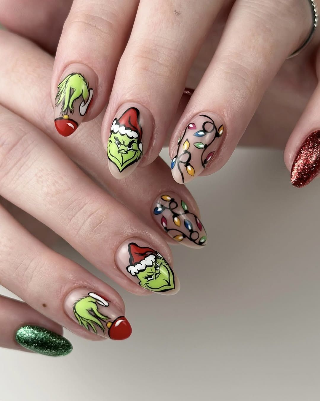 Medium Oval Grinch Faces and Lights Medium Oval Grinch Faces and Lights β Grinch Nails 2026