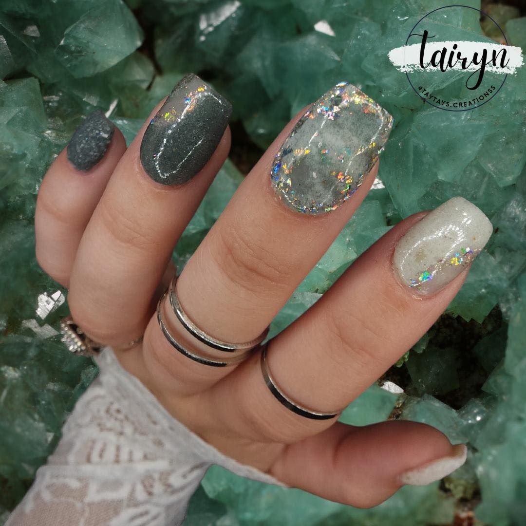 Textured Glitter-Infused Designs Textured Glitter-Infused Designs β New Years Dip Powder Nails 2027