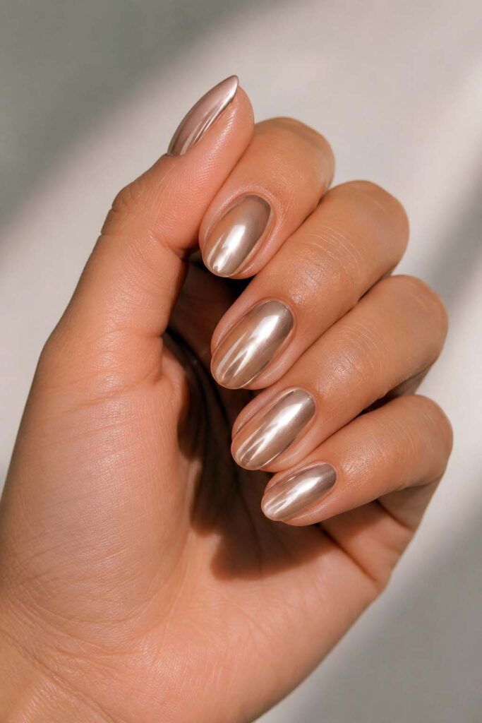 Medium Oval Visual Idea Medium Oval Visual Idea β Winter Champagne Nails