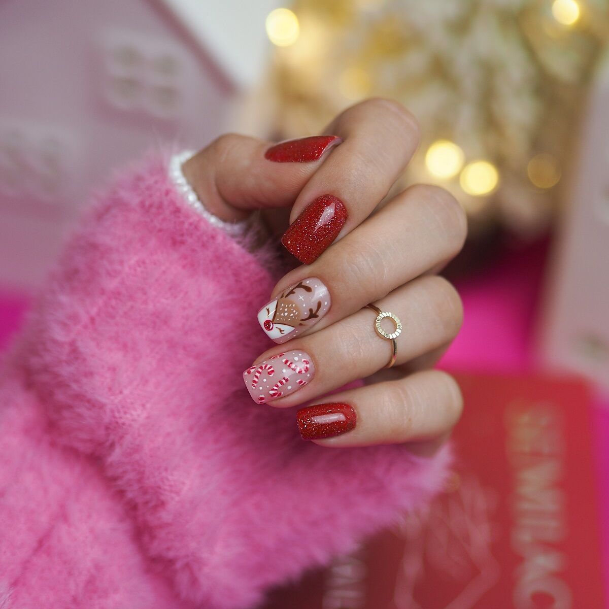 Festive Red Glitter Reindeer Nails Festive Red Glitter Reindeer Nails β Simple Christmas Nails 2026
