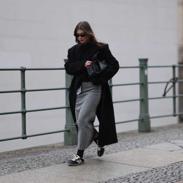 Shearling Coat with Turtleneck for Cozy Warmth — All Black Winter Outfits