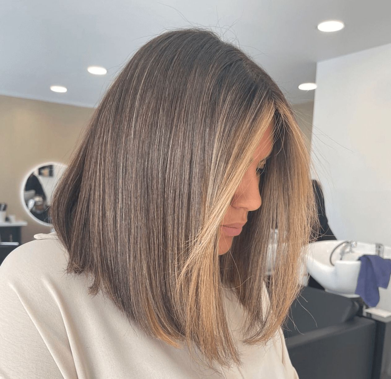 Angled Bob With Blonde Balayage — Winter Haircuts for Oval Faces