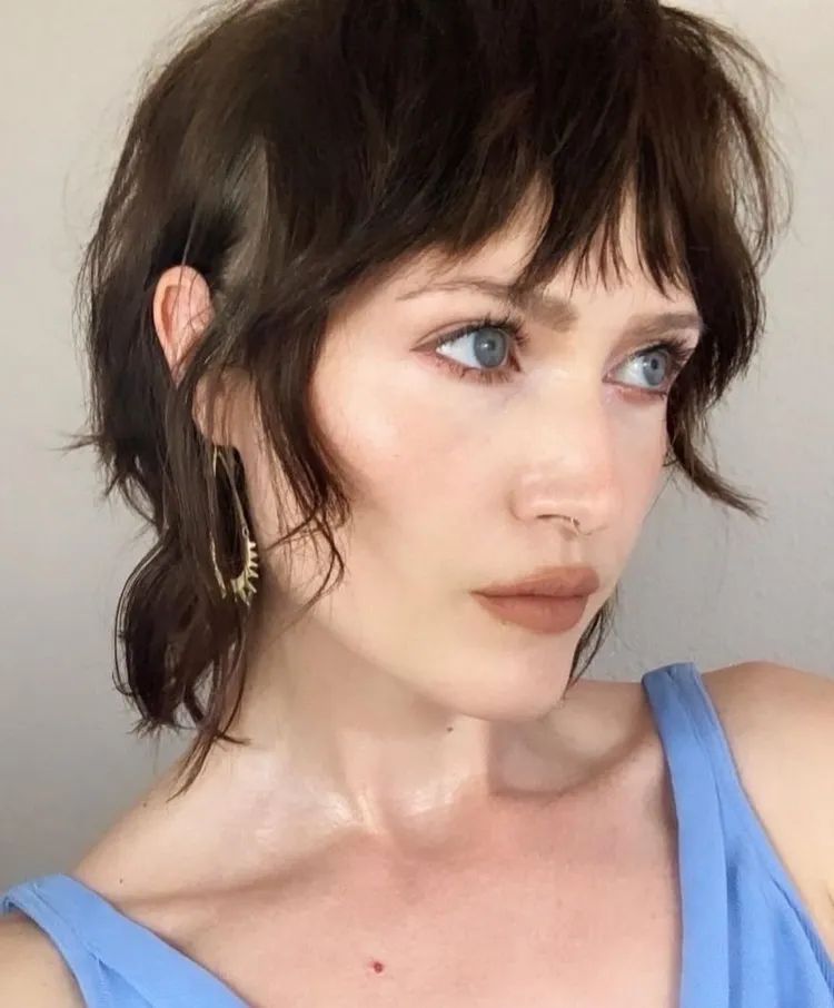 Wavy Mullet With Wispy Bangs — Short Winter Haircuts