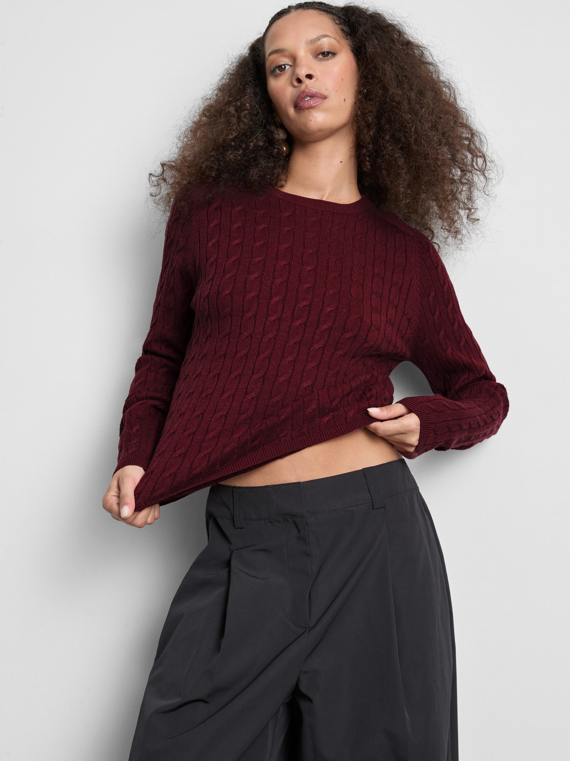 Burgundy Cable Knit Sweater with Scarf and Skinny Trousers Burgundy Cable Knit Sweater with Scarf and Skinny Trousers β Burgundy Outfits