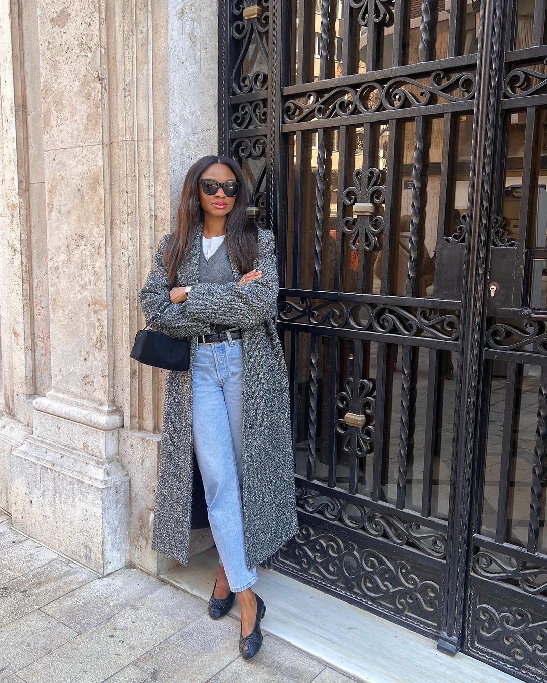 Light Blue Straight-Leg Jeans with a Long Grey Textured Coat Light Blue Straight-Leg Jeans with a Long Grey Textured Coat β Winter Outfits with Jeans