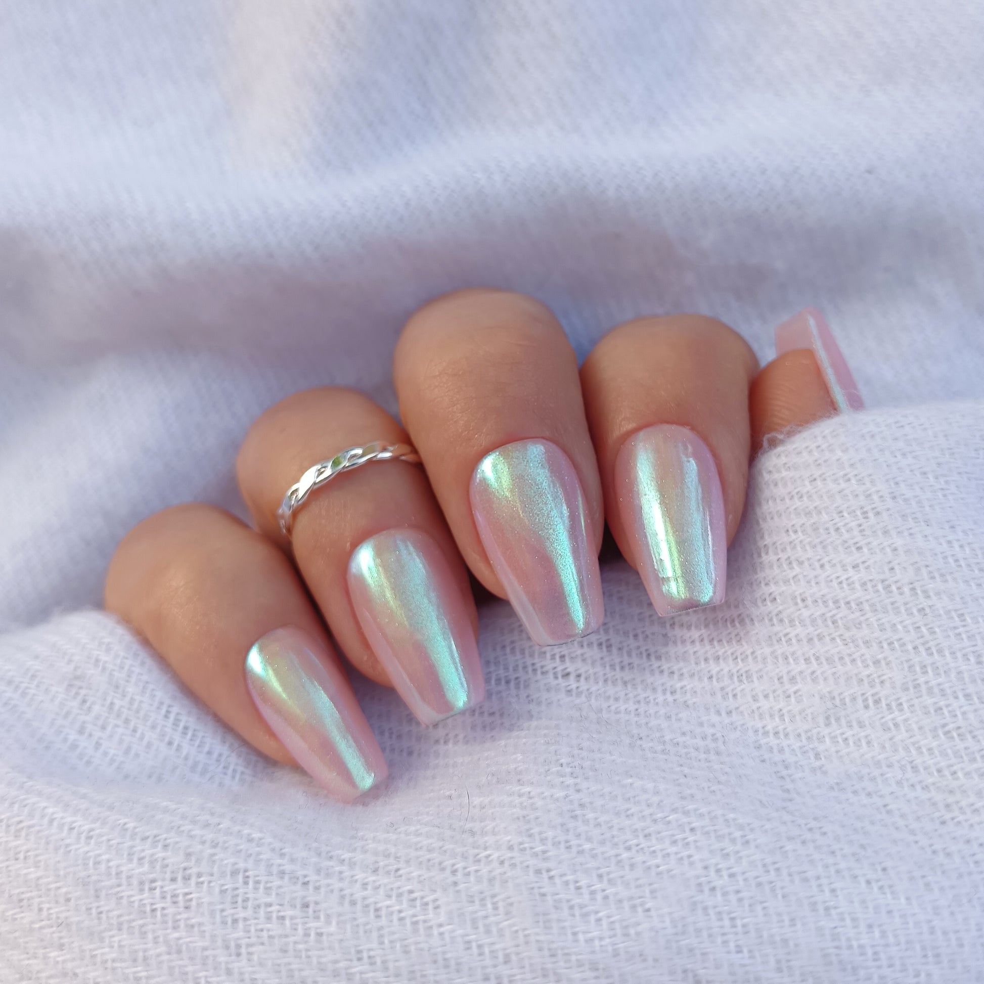 Mirror-Like Silver Chrome Medium Square Nails Mirror-Like Silver Chrome Medium Square Nails โ Winter Chrome Nails