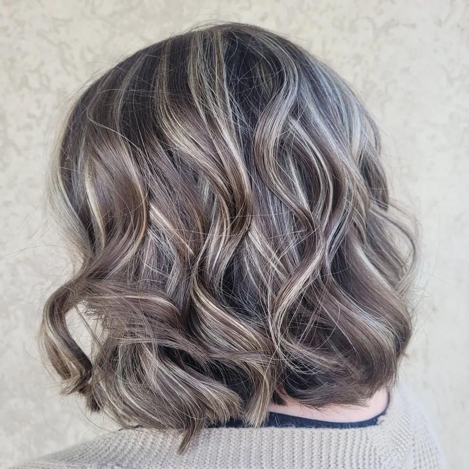 Natural Gray Lob with Ash-Toned Streaks — Winter Hair Colors for Gray Hair