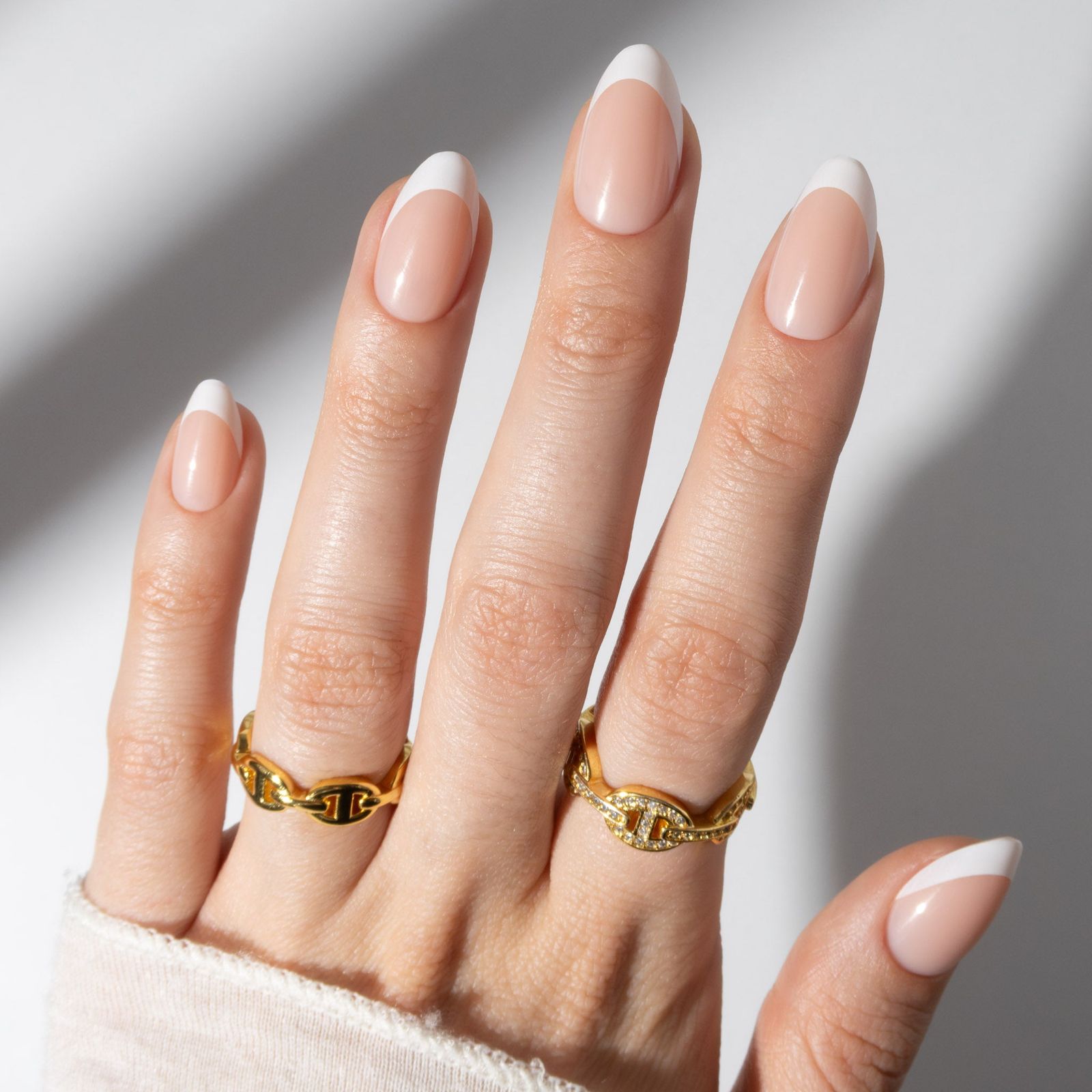 Year-Round Visual Idea Year-Round Visual Idea β Old Money Winter Nails