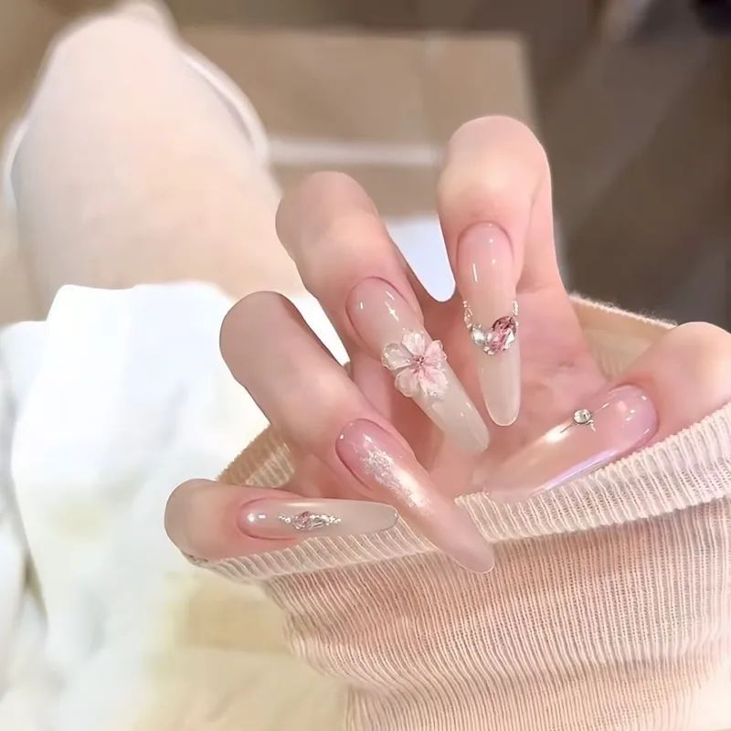 Visual Idea β Close-Up Take Visual Idea β Close-Up Take β Baddie Winter Nails