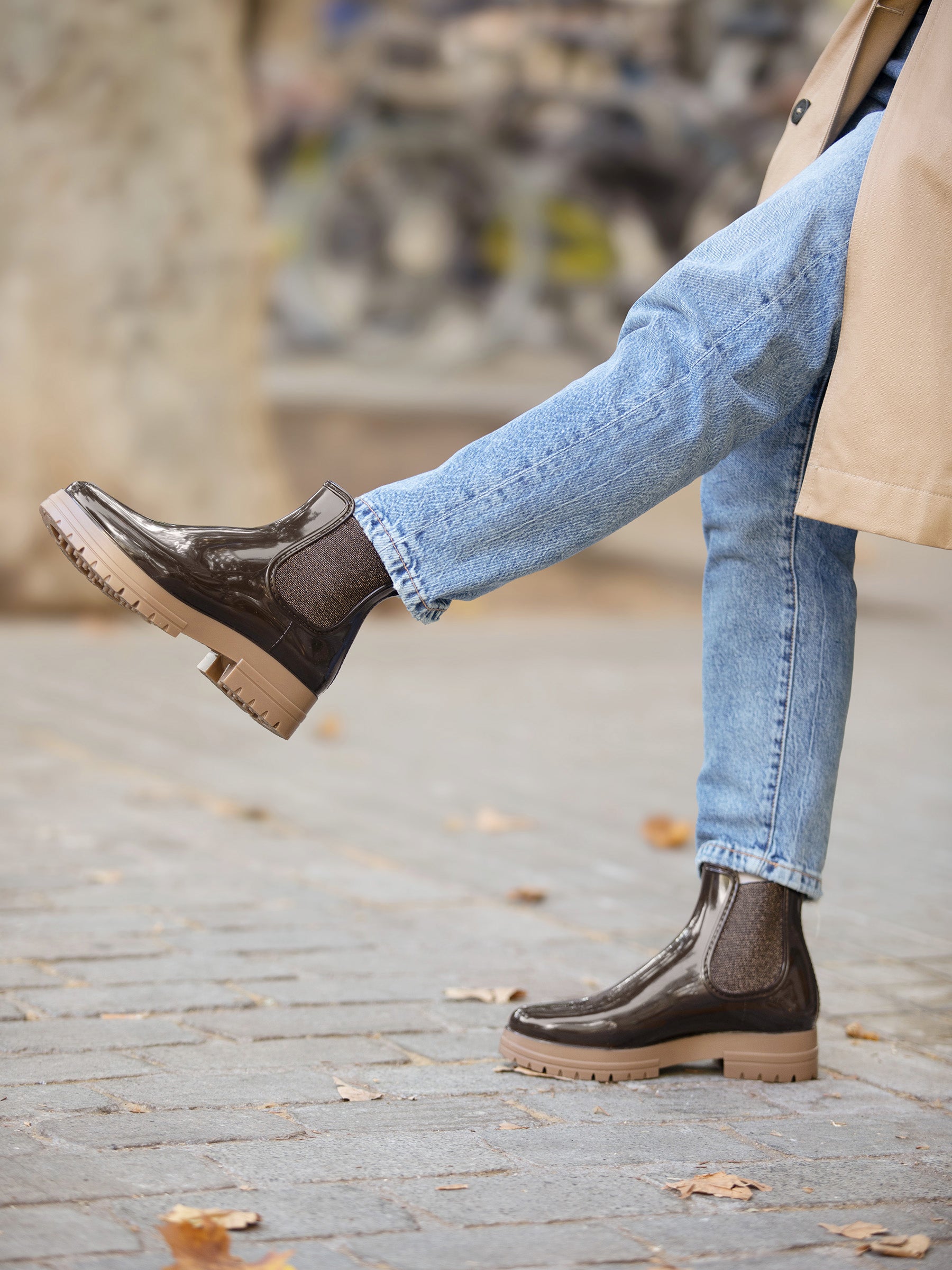 Glossy Brown Chelsea Boots with Jeans and Trench Coat — Brown Boots Outfits