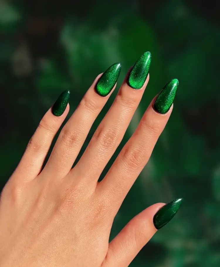 Cat-Eye Glitter High Gloss Visual Idea — Emerald Green Nails