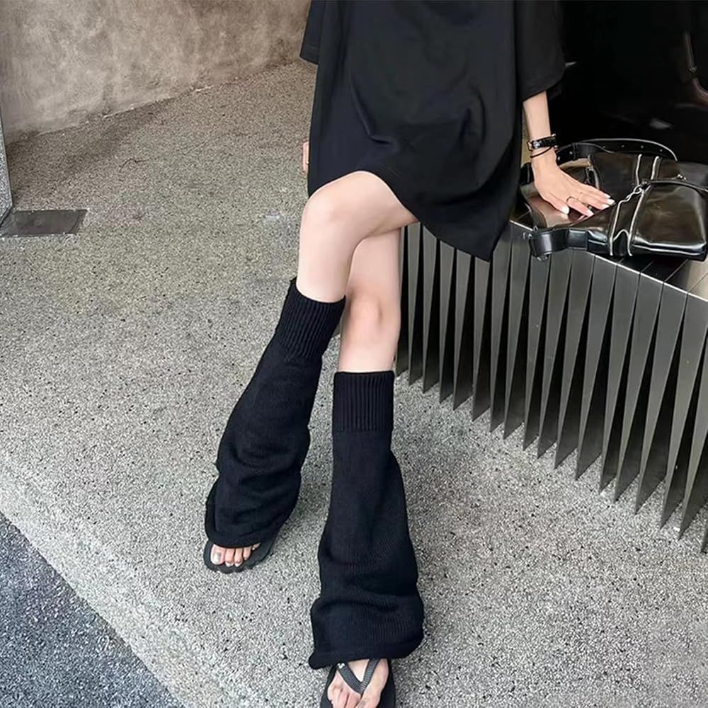 Relaxed Black Leg Warmers with Oversized T-Shirt — Leg Warmers Outfits