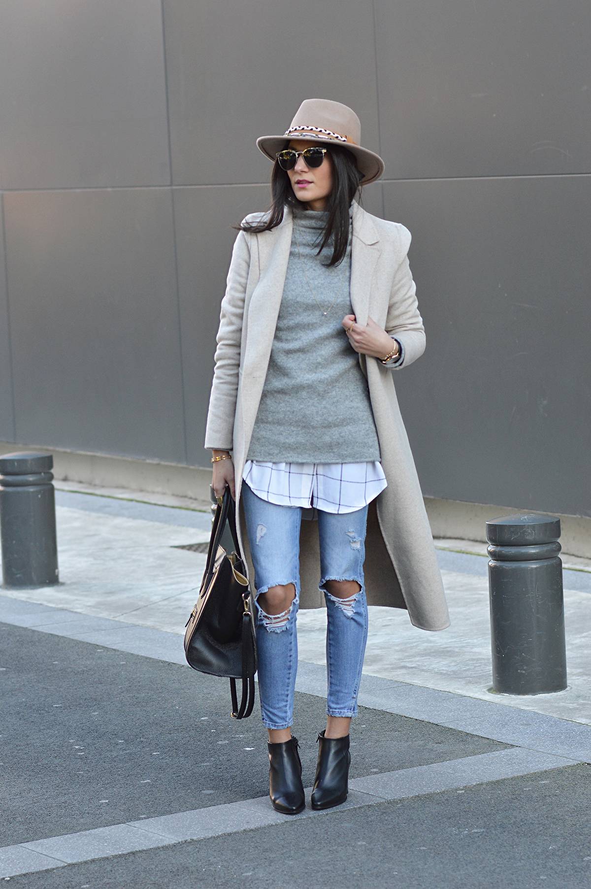 Beige Car Coat with Layered Tops and Ripped Jeans Beige Car Coat with Layered Tops and Ripped Jeans โ Car Coat Outfits