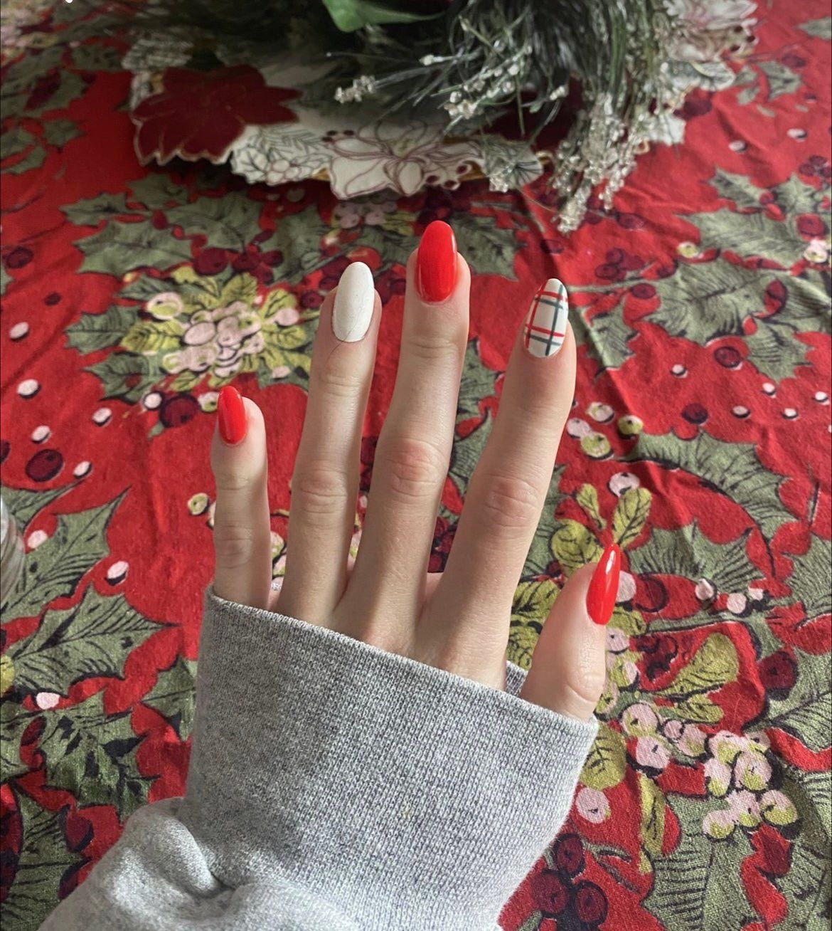 Plaid Pattern On Accent Nail Visual Idea — Easy Christmas Nails 2026