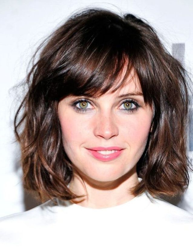 Textured Wavy Bob With Side-Swept Bangs — Winter Haircuts with Bangs