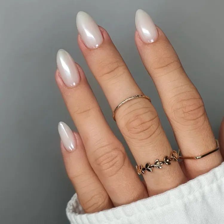 Pearlescent Visual Idea Pearlescent Visual Idea β Clean Girl Winter Nails
