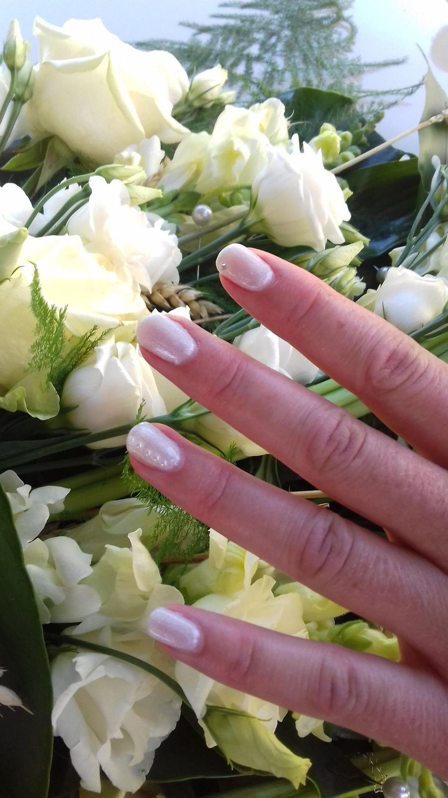 Subtle Glitter Accents On Accent Nails Visual Idea Subtle Glitter Accents On Accent Nails Visual Idea β Winter Wedding Nails