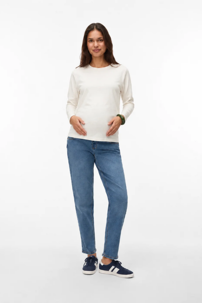 Cream Top and Blue Maternity Jeans with Sneakers Cream Top and Blue Maternity Jeans with Sneakers β Winter Maternity Outfits