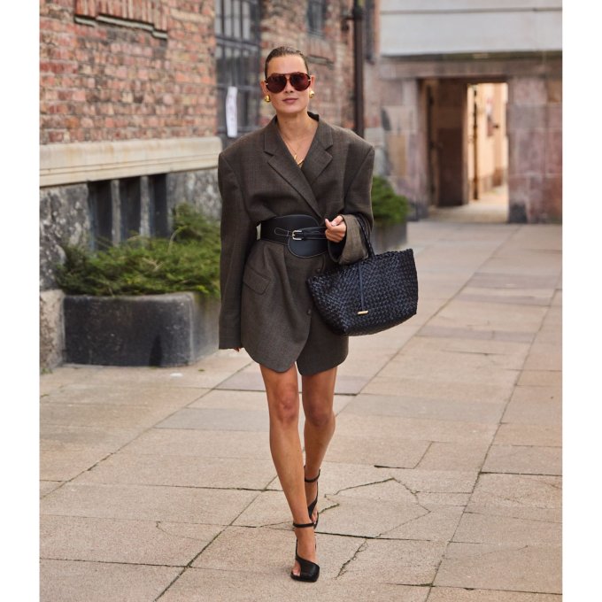 Oversized Blazer as a Mini Dress Oversized Blazer as a Mini Dress β Winter Date Night Outfits