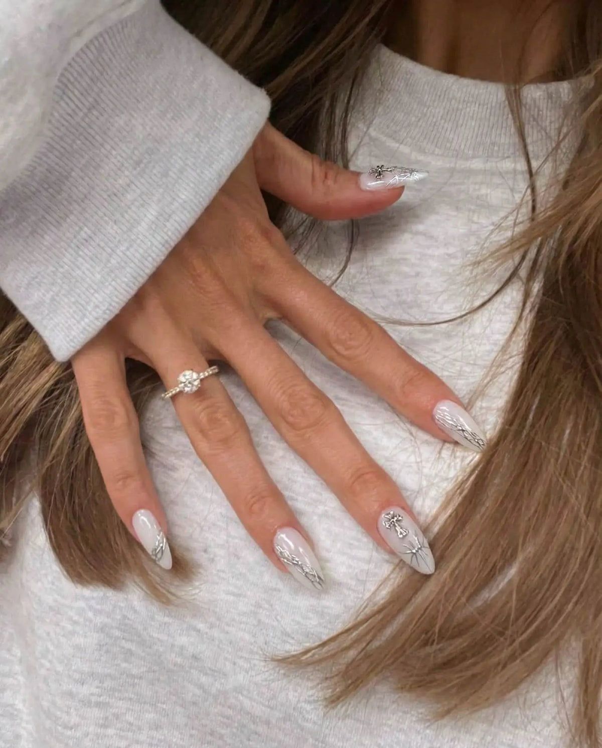 Long Stiletto with Abstract Silver Lines Long Stiletto with Abstract Silver Lines β Winter White Nails
