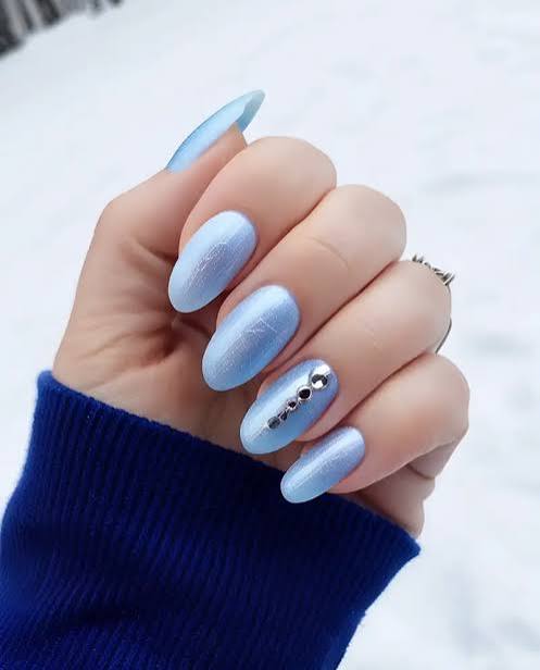 Light Pearlescent Blue with Rhinestone Accent Light Pearlescent Blue with Rhinestone Accent โ Winter Blue Nails