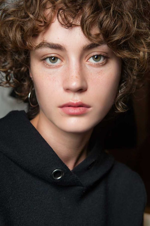 Light Brown Curly Bob With Natural Texture — Short Winter Haircuts