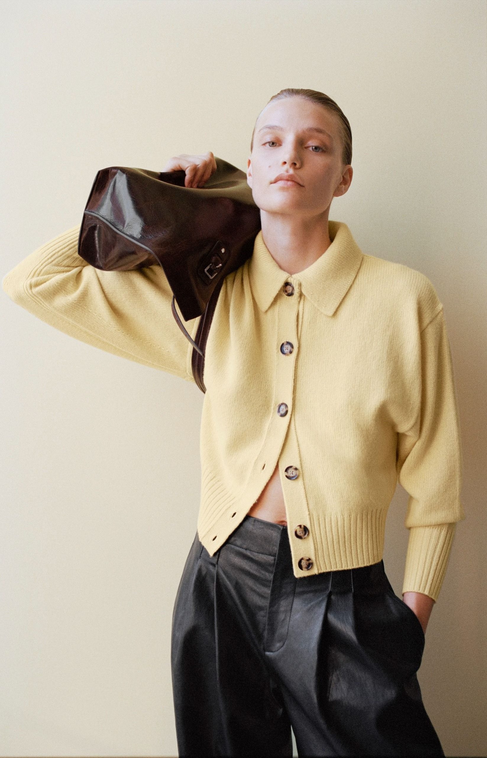 Cropped Collared Cardigan with Black Trousers Cropped Collared Cardigan with Black Trousers โ Cardigan Outfits